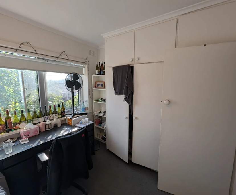 Furnished room in a flatshare