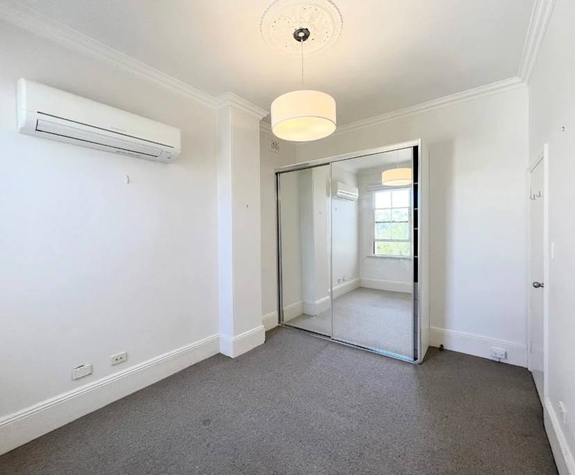 Room in a share house