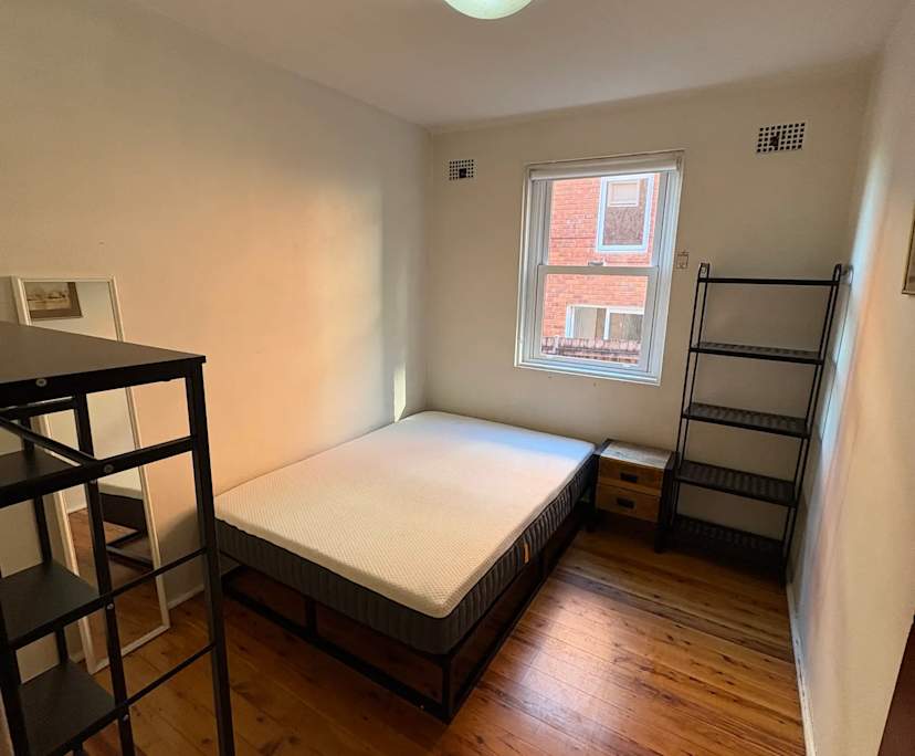 Room in a share house