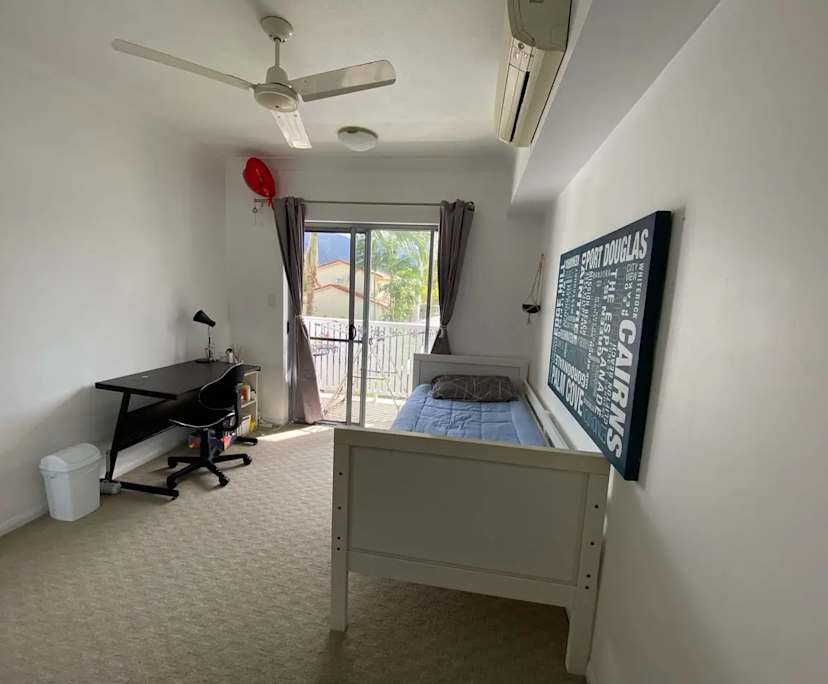 Furnished room in a flatshare