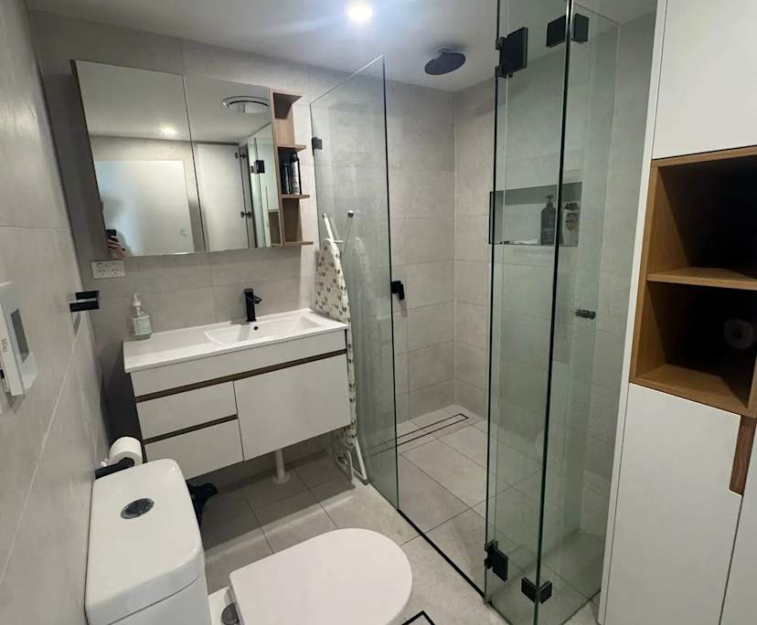 Unfurnished room with own bathroom