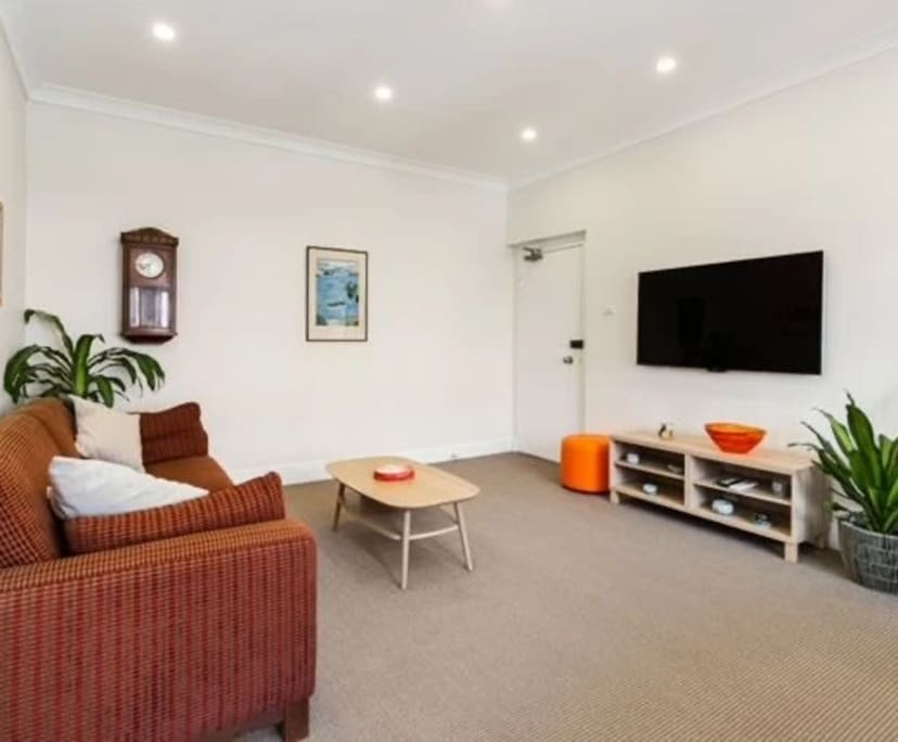 Furnished room in a flatshare