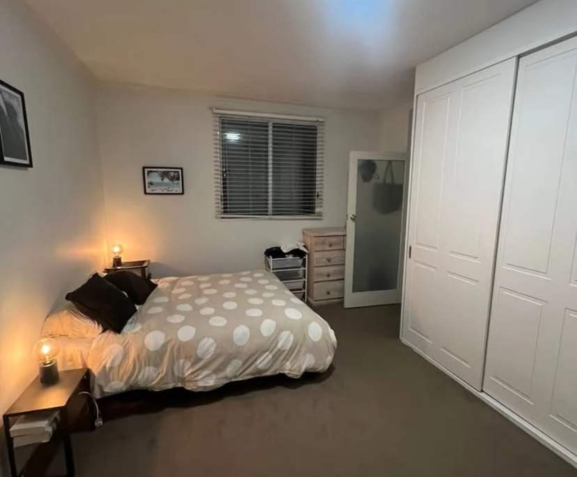 Furnished room with ensuite in a flatshare