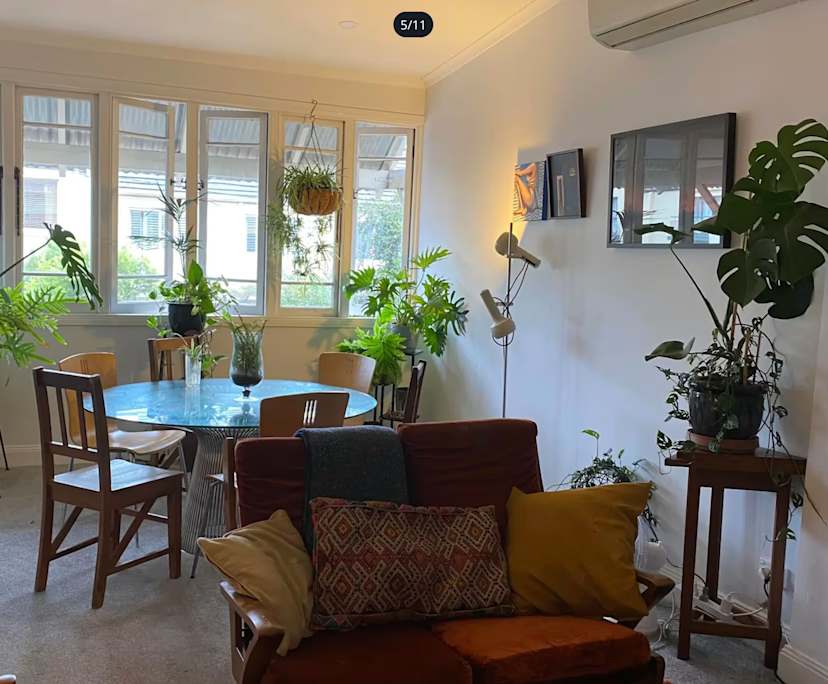 Room in a share house