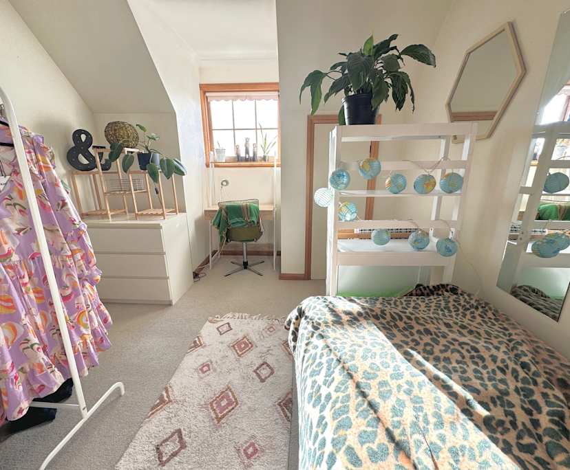 Furnished room in a share house
