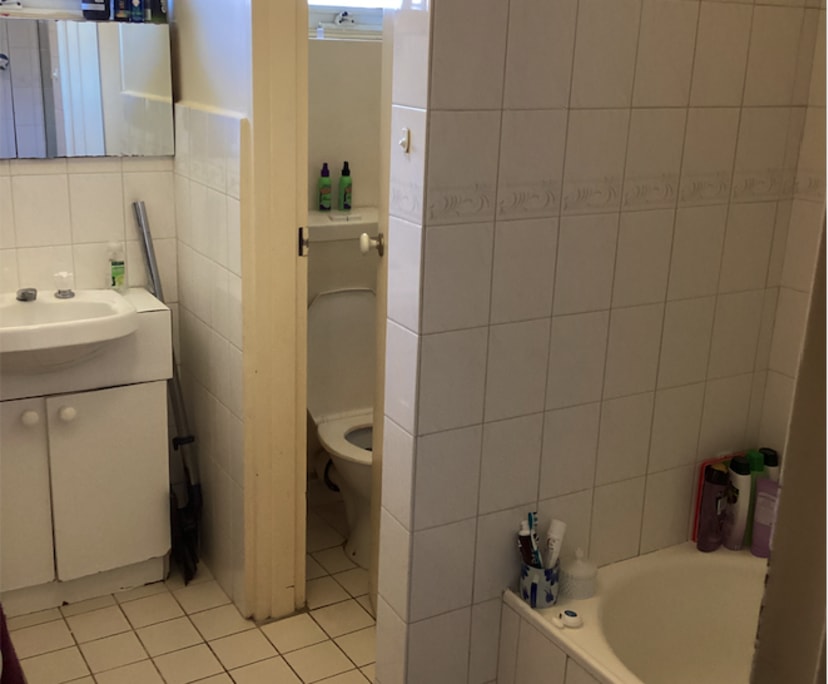 $200, Flatshare, 2 bathrooms, Glen Huntly VIC 3163