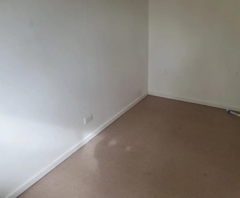 Unfurnished room in a flatshare