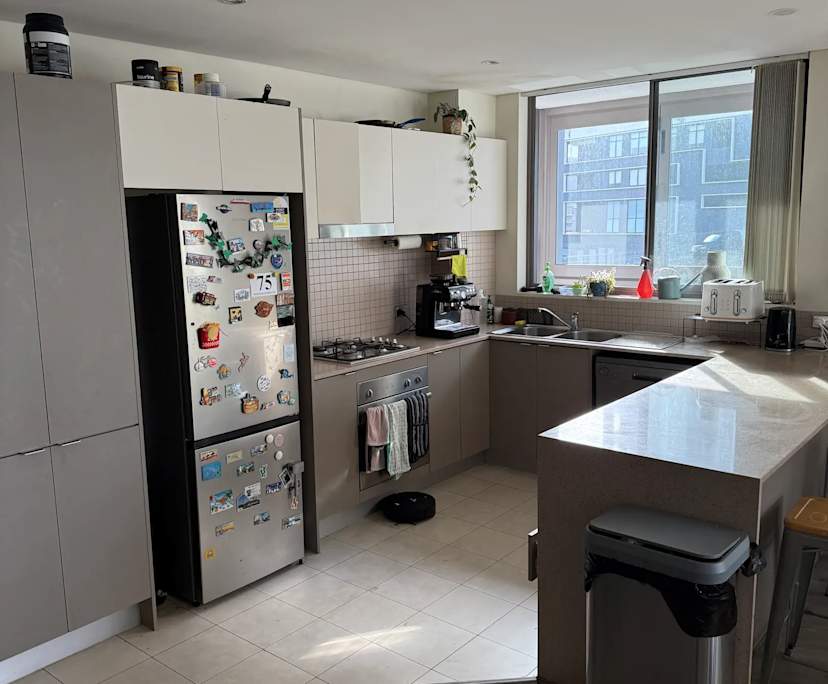 Unfurnished room with ensuite in a flatshare