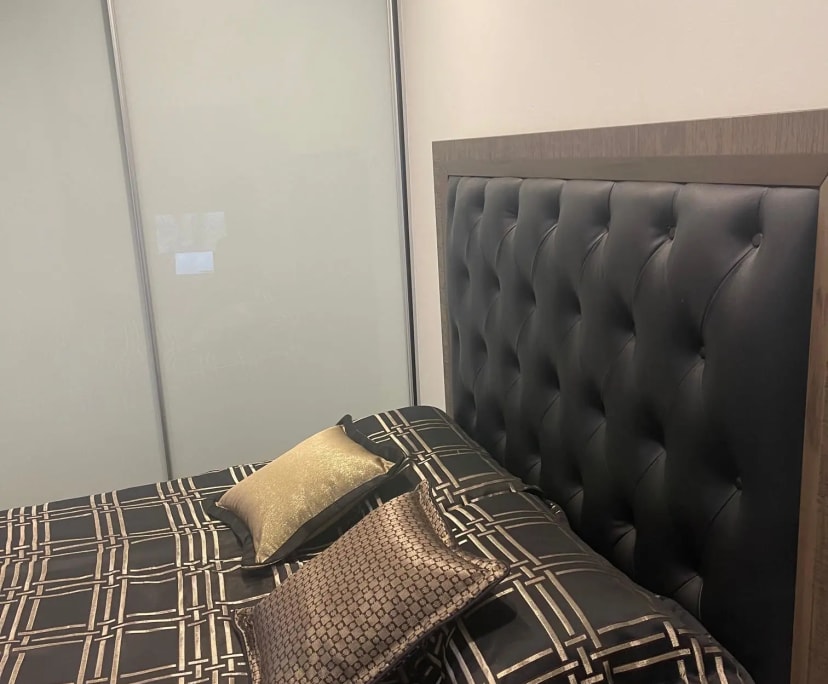 Furnished room with ensuite in a flatshare