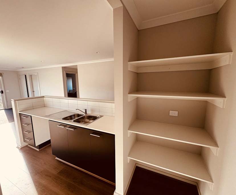 $460, Whole-property, 4 bathrooms, Mambourin VIC 3024