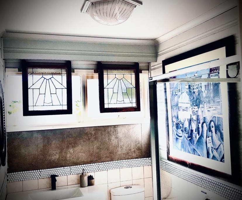 Student for Rent in Gladstone Park, Me...