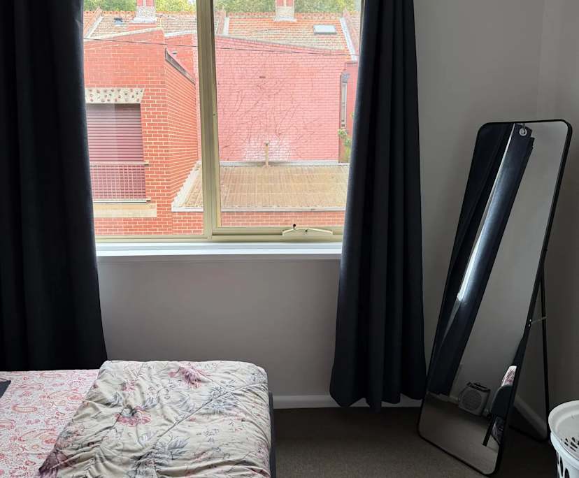 Furnished room in a flatshare