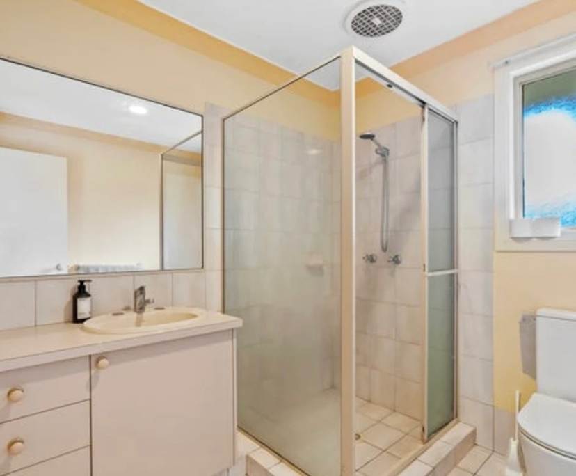 Room with ensuite in a share house