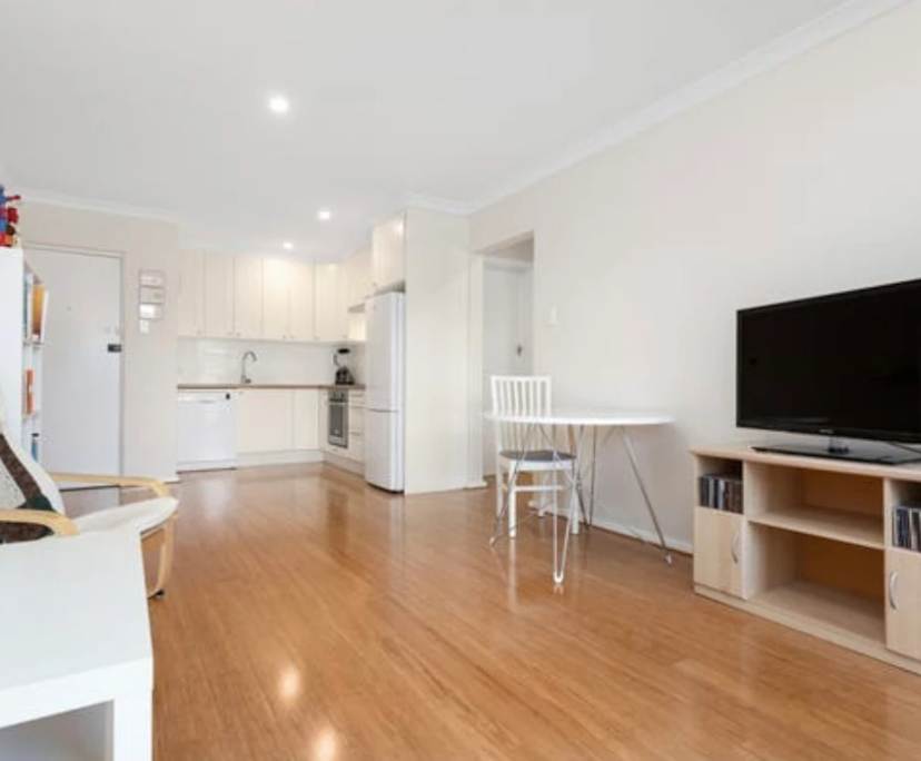 Furnished room in a flatshare