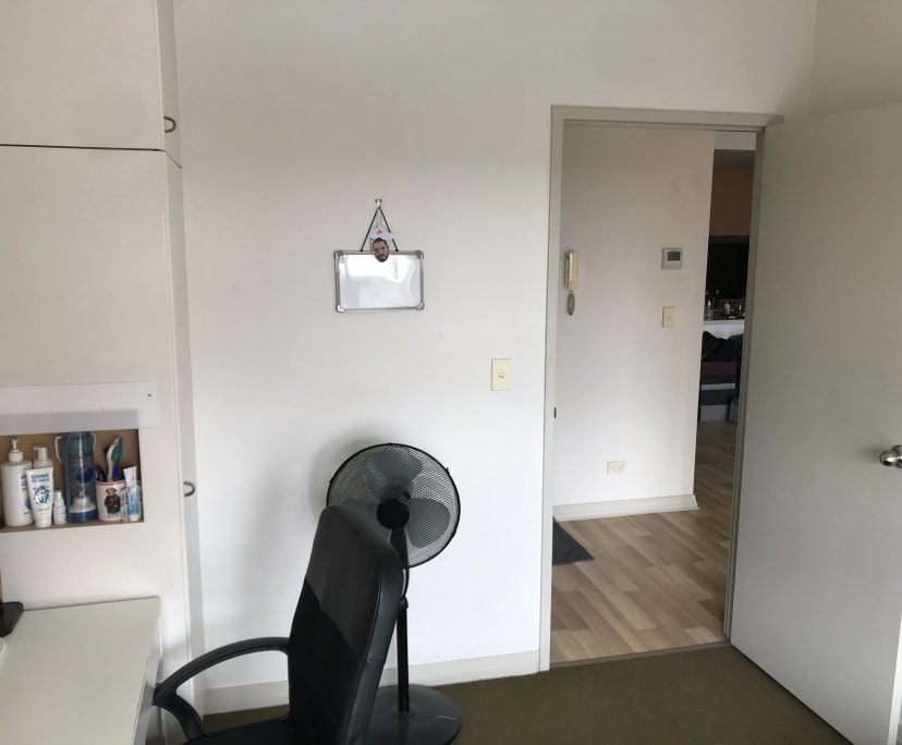 Furnished room in a flatshare