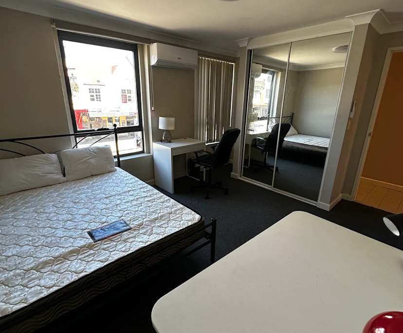 Furnished room in a flatshare