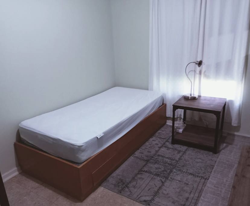 Furnished room in a flatshare