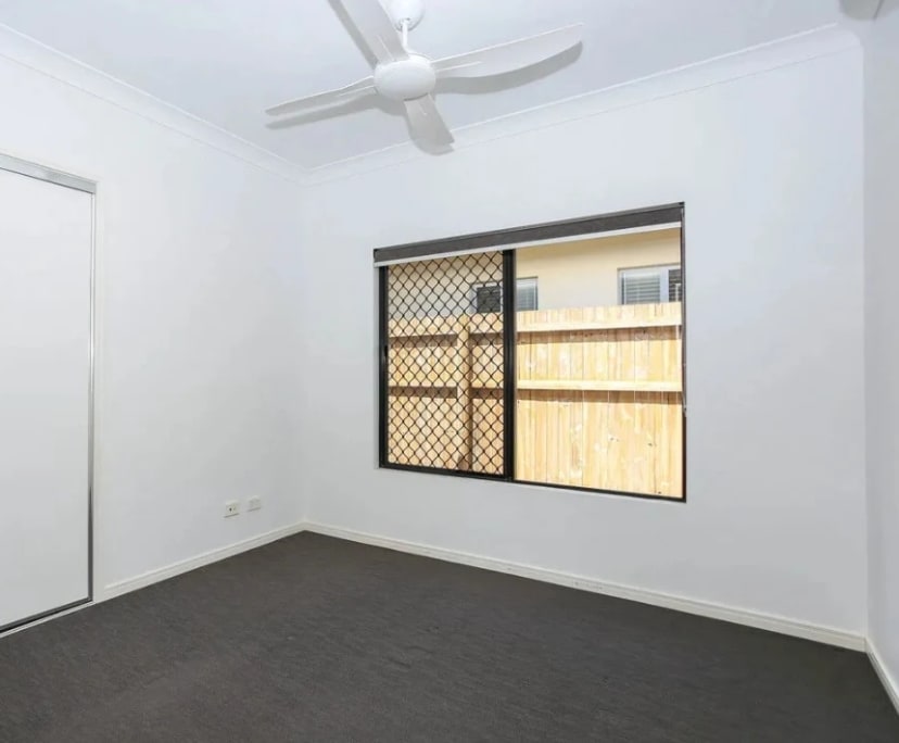 Room in a share house