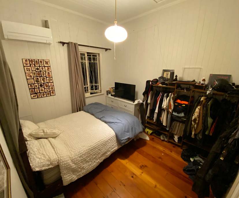 Room in a share house