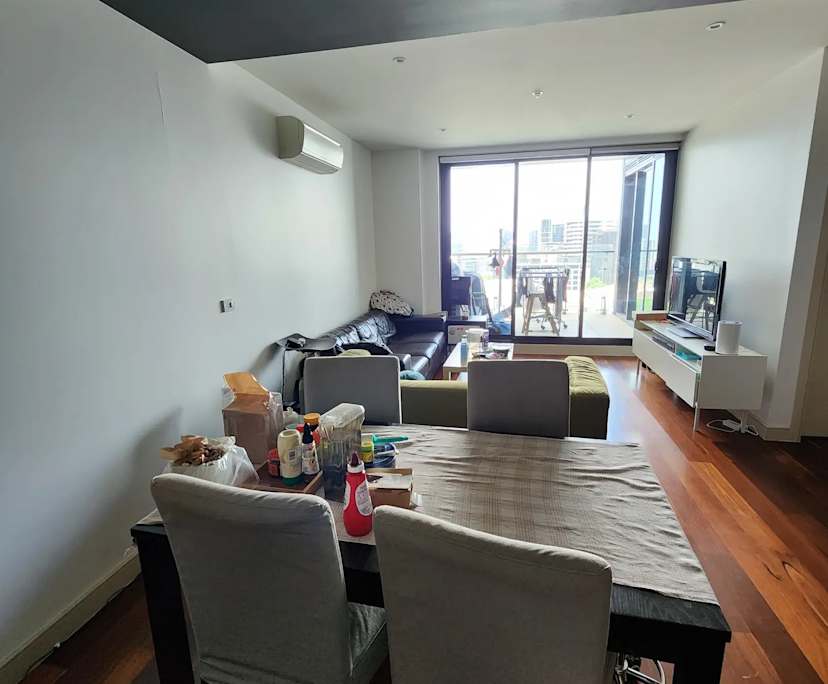Furnished room in a flatshare