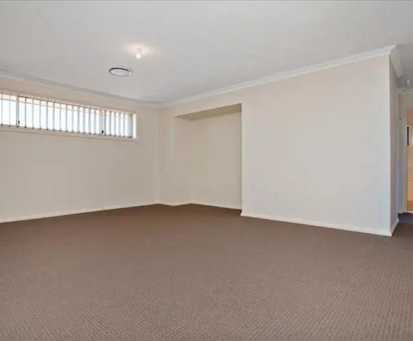 $1,050, Whole-property, 5 bathrooms, The Ponds NSW 2769