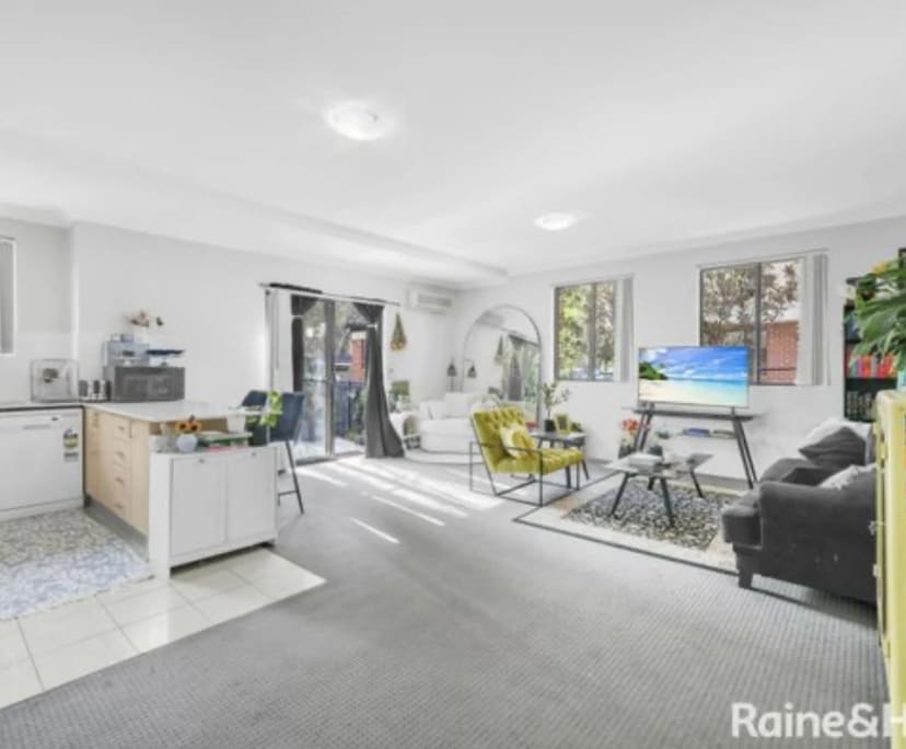 Unfurnished room with ensuite in a flatshare
