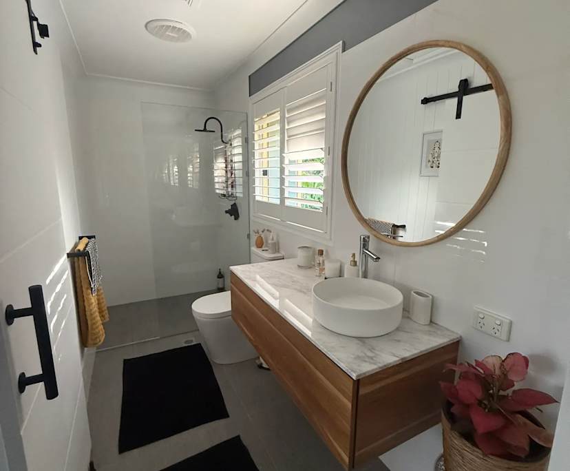 Furnished room with own bathroom