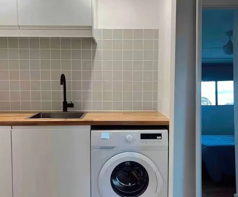 $300, Flatshare, 2 bathrooms, Corrimal NSW 2518