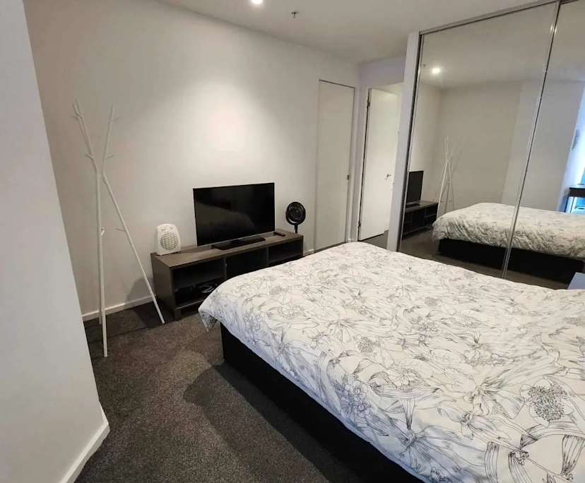 Furnished room with ensuite in a flatshare