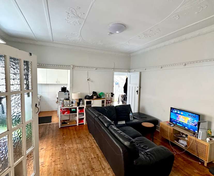 Furnished room in a flatshare