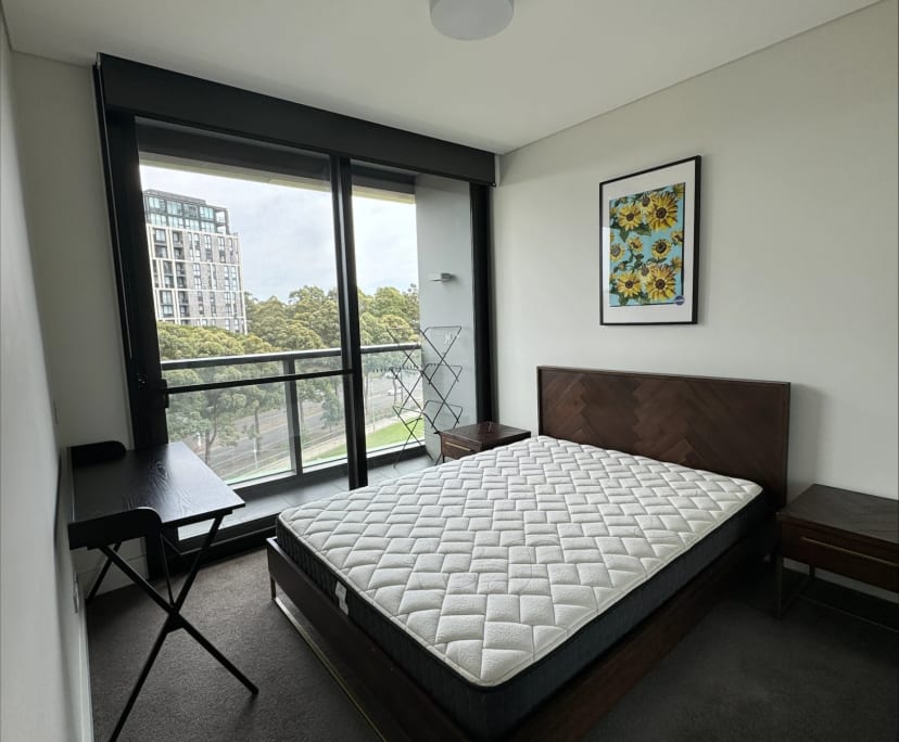 Furnished room with ensuite in a flatshare