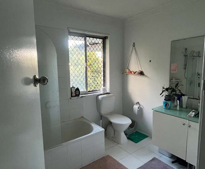 $200, Share-house, 3 bathrooms, Bardon QLD 4065