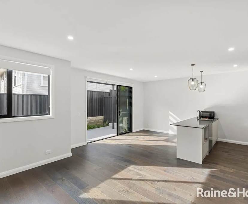 $350, Flatshare, 3 bathrooms, Kotara NSW 2289