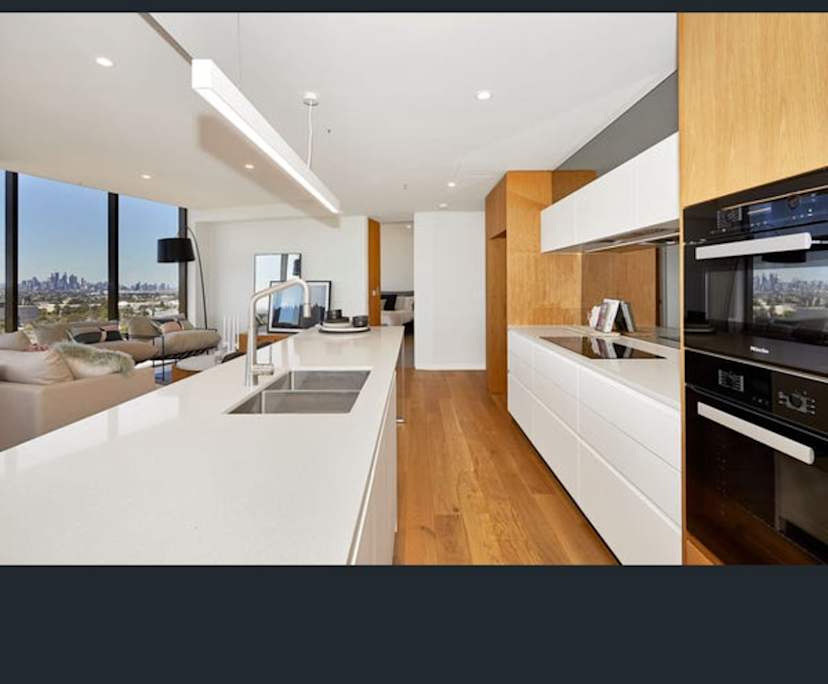 Furnished room with ensuite in a flatshare