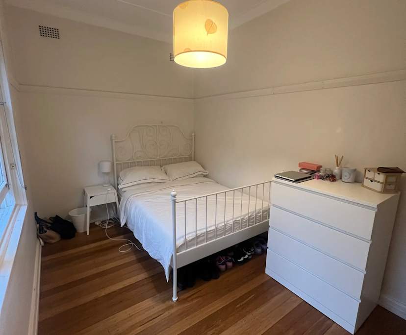 Furnished room in a flatshare