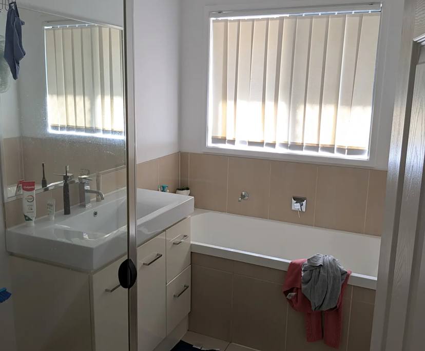 $300, Share-house, 3 bathrooms, Upper Coomera QLD 4209