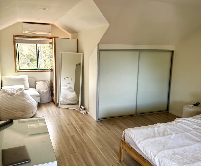 Furnished room in a share house