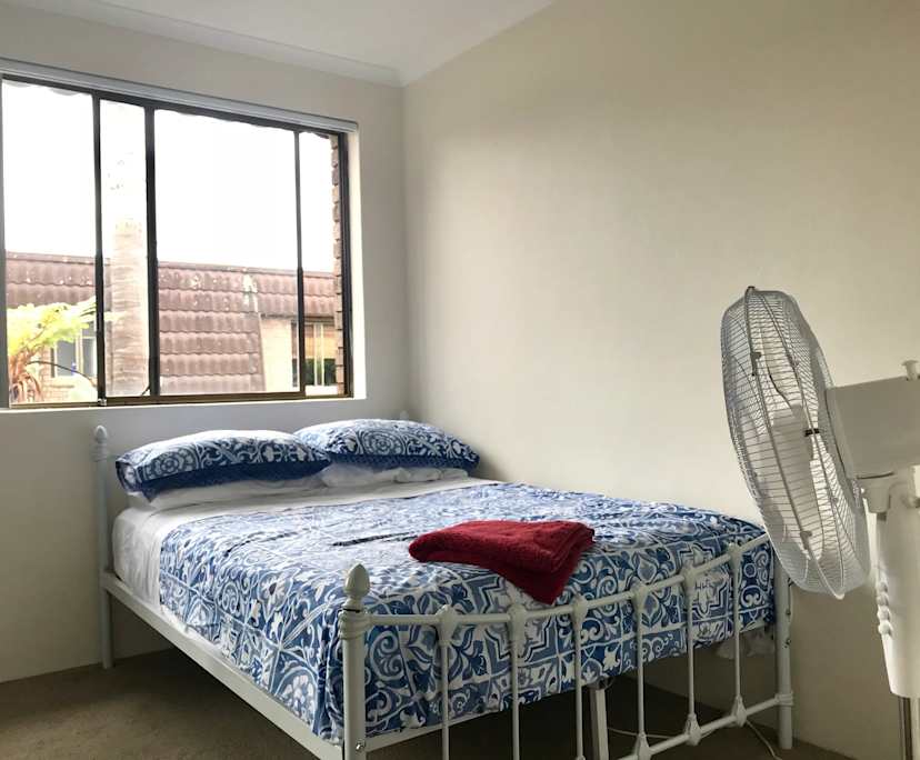 Furnished room in a flatshare