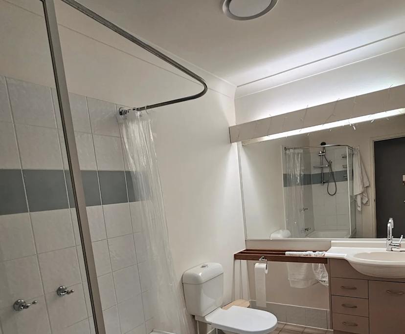 $320, Share-house, 3 bathrooms, Runaway Bay QLD 4216