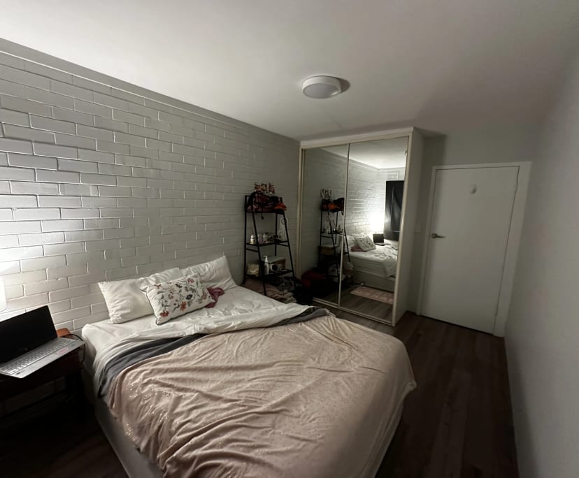 Furnished room in a flatshare
