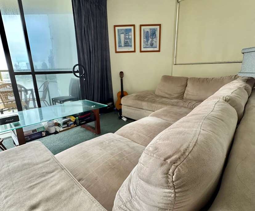 Furnished room with ensuite in a flatshare