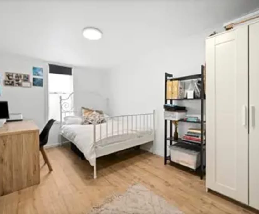 Room in a share house