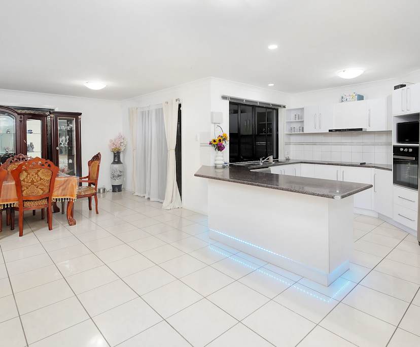 $300, Share-house, 6 bathrooms, Stretton QLD 4116