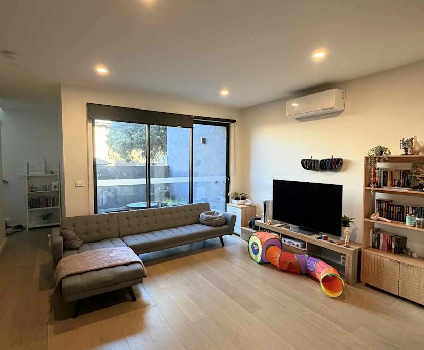 Unfurnished room with own bathroom