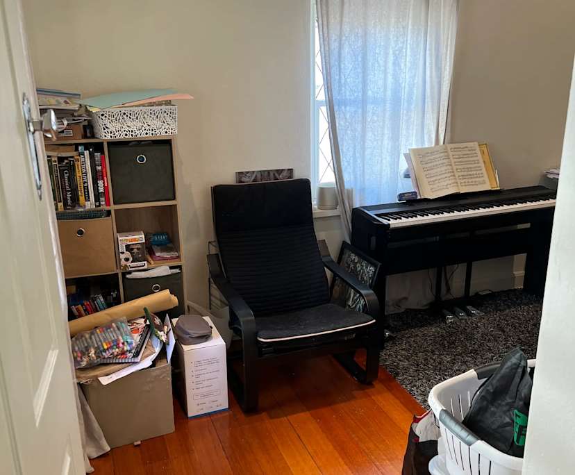 Unfurnished room in a flatshare