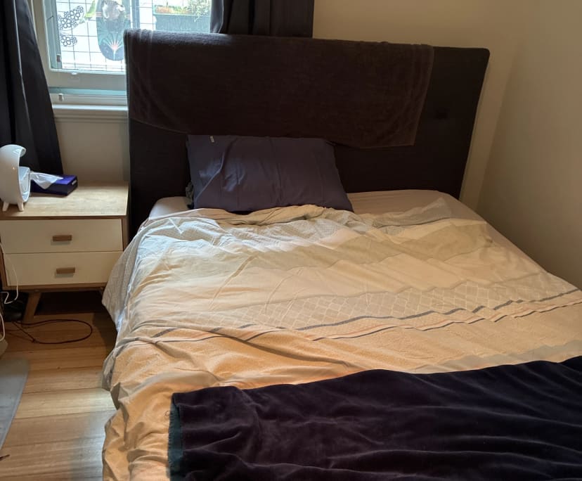 Furnished room in a flatshare