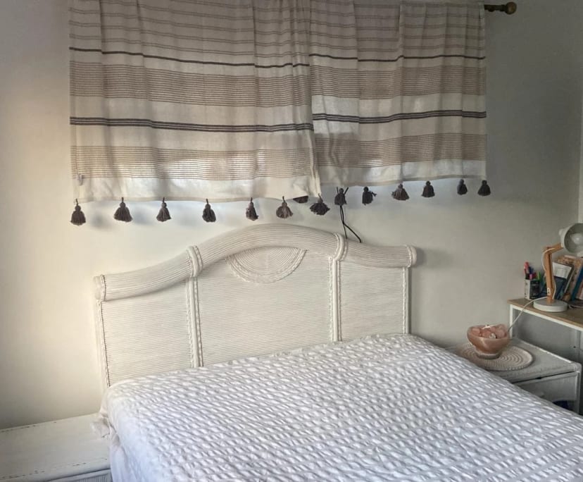 Room in a share house