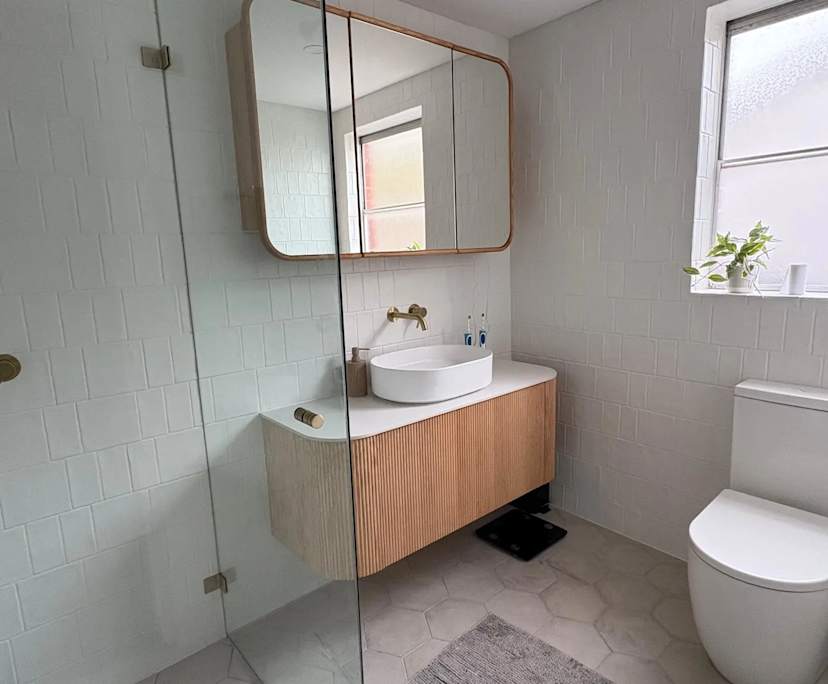 Furnished room in a flatshare