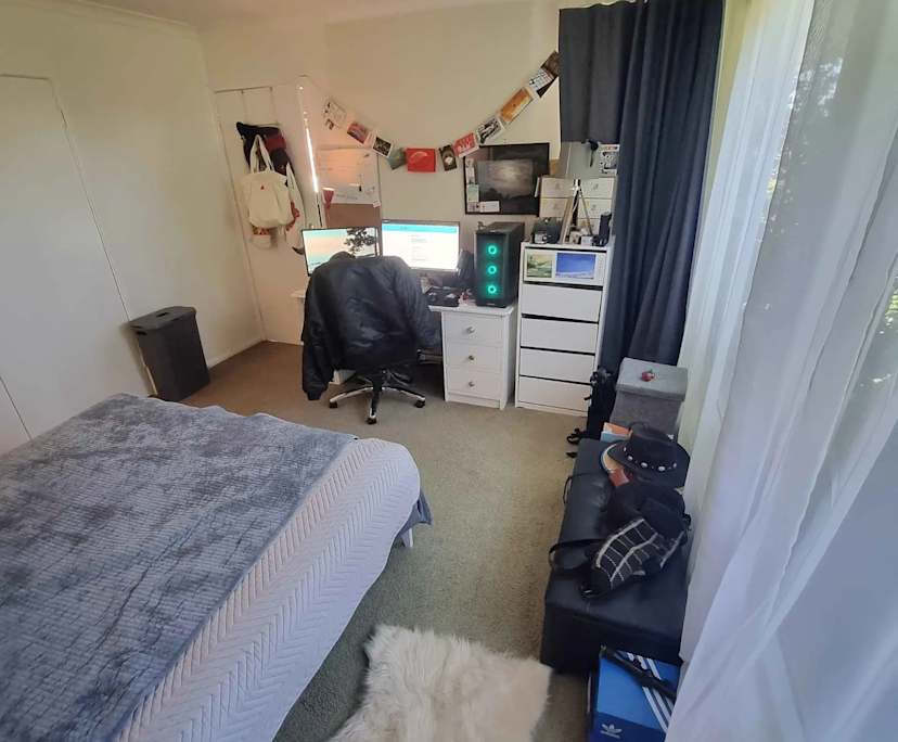 Unfurnished room in a share house