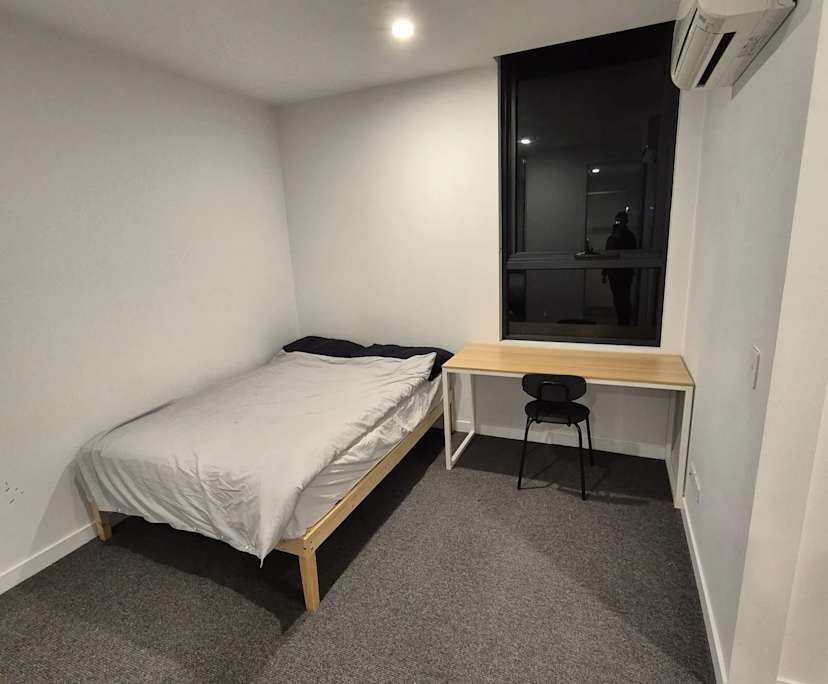 Furnished room with ensuite in a flatshare